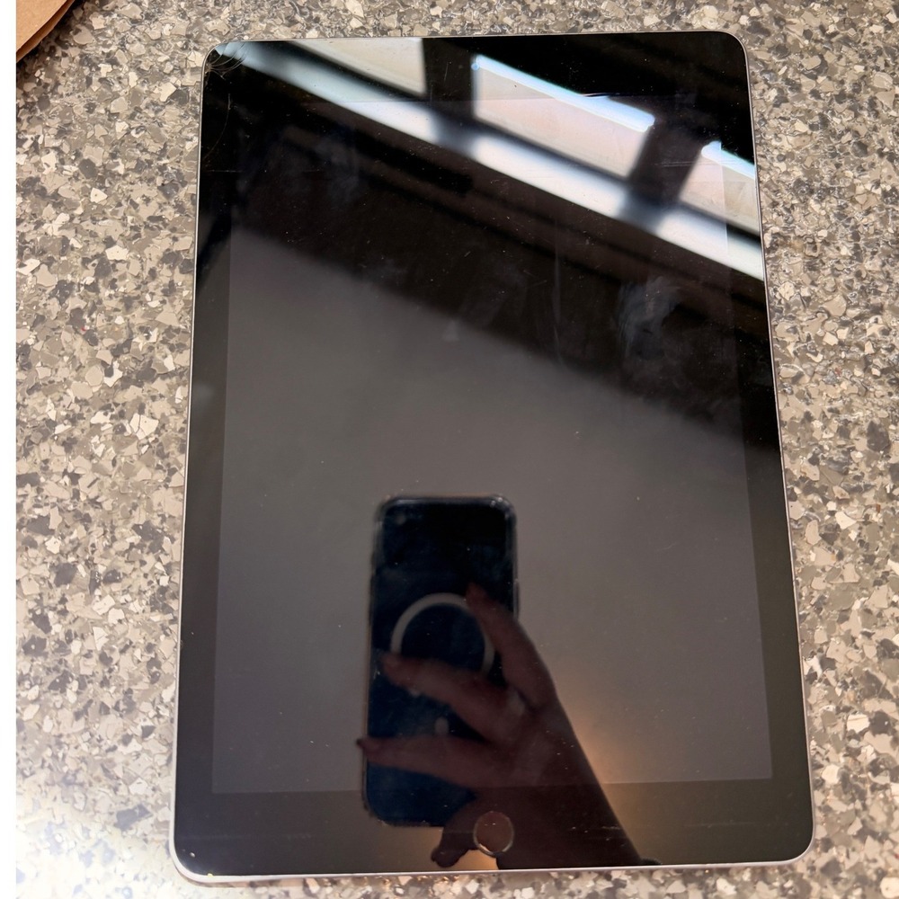 Apple iPad 6th Gen A1893 Space Gray 9.7" Tablet - UNTESTED FOR PARTS ONLY